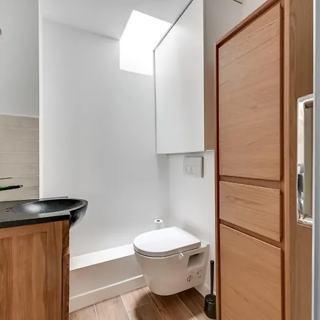 136 Harold - Superbe A Paris. Paris
